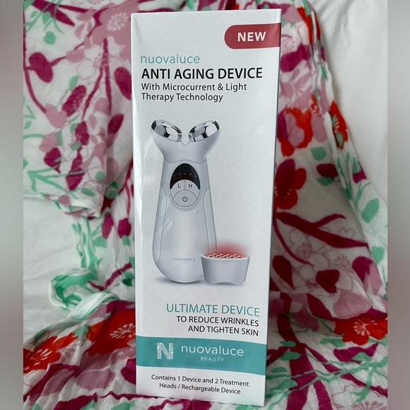 Nuovaluce Anti Aging Device to reduce wrinkles and tighten skin